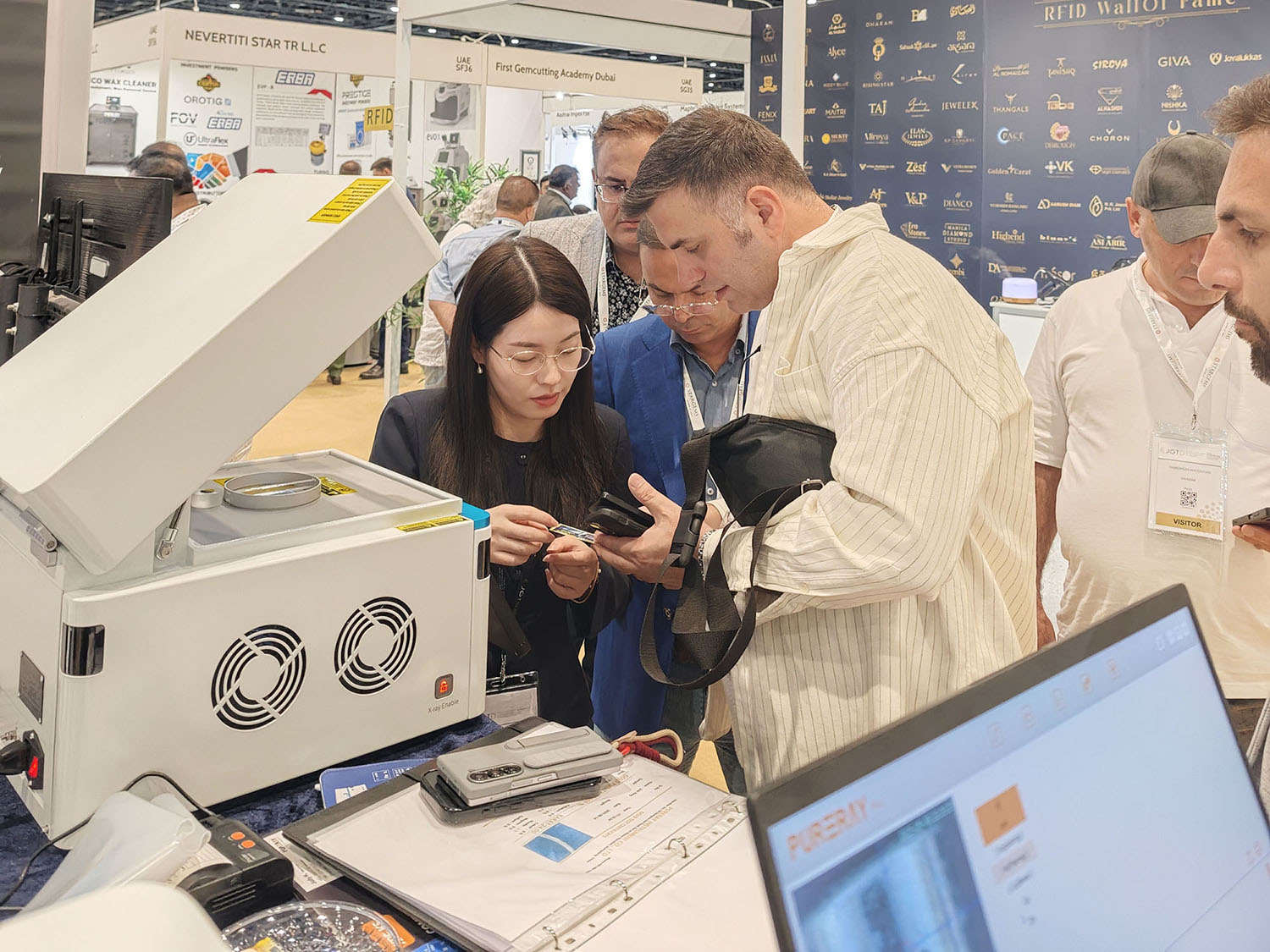 谱睿仪器闪耀迪拜珠宝首饰及科技展